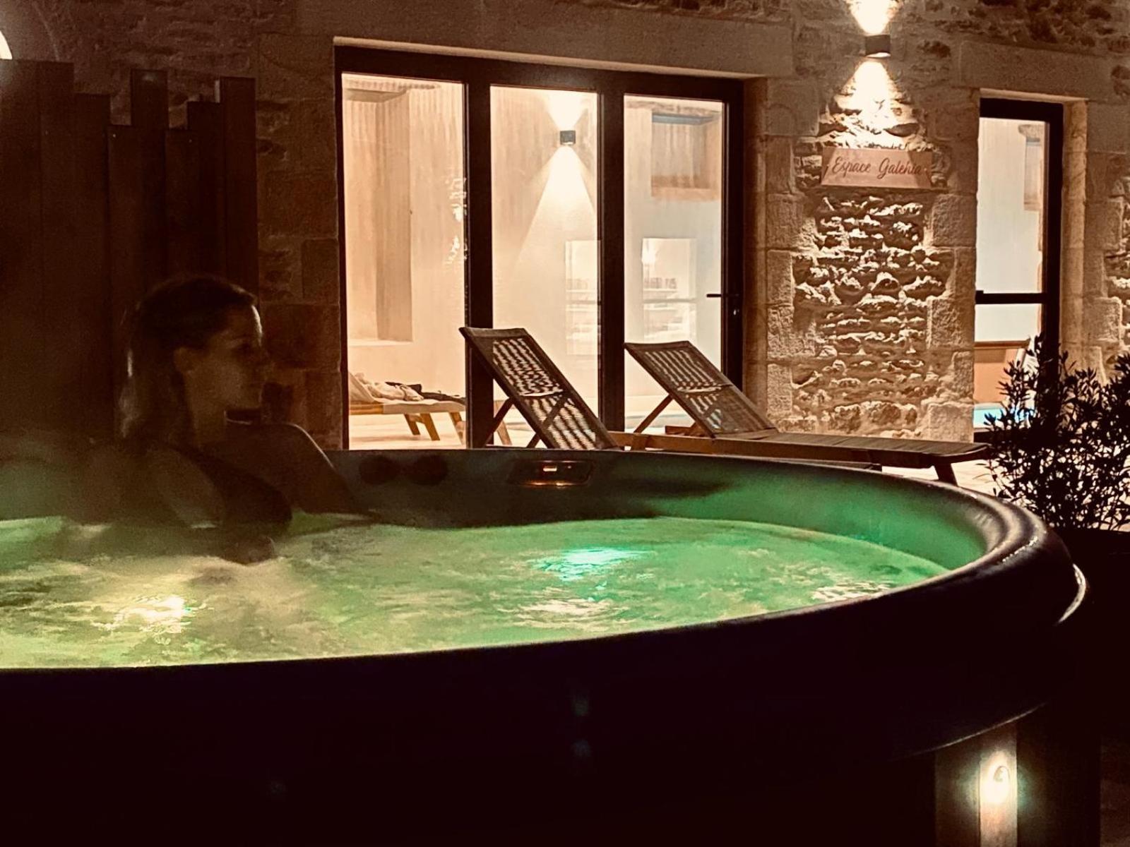 Le Domaine De Soani - Piscine Interieure, Jacuzzis & Sauna Saint-Évarzec Exterior foto